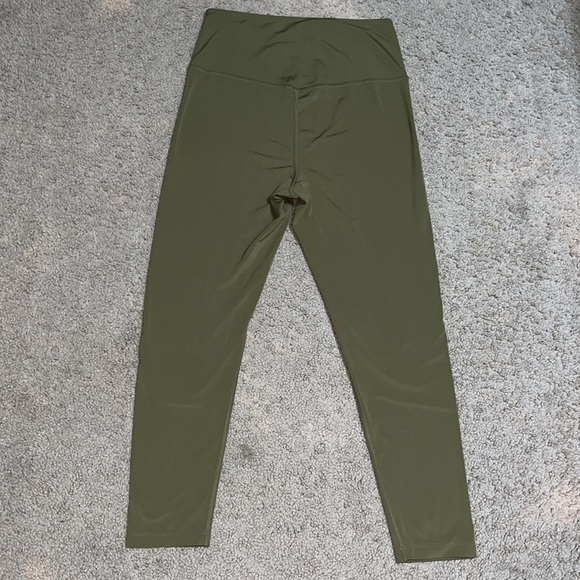 Girlfriend Collective FLOAT Ultralight 7/8 Legging Fern Olive Green Large - Picture 6 of 11